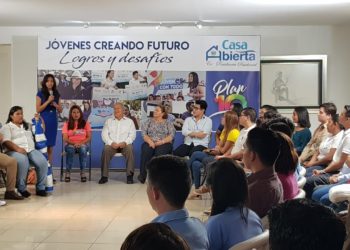 Jóvenes se reúnen con Sánchez Cerén para conversar sobre el desarrollo agropecuario
