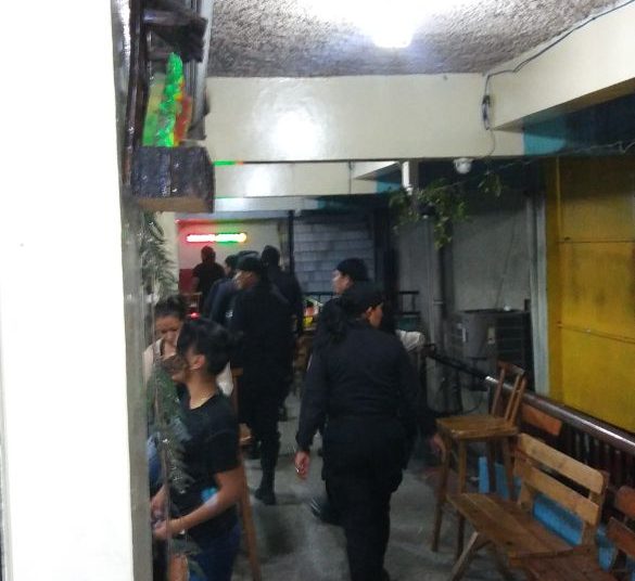 PNC realiza registros en bares y restaurantes de San Salvador