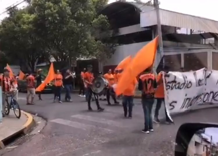 Aficionados exigen renuncia de la junta directiva del Águila