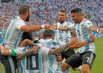 Argentina se mete a octavos de final