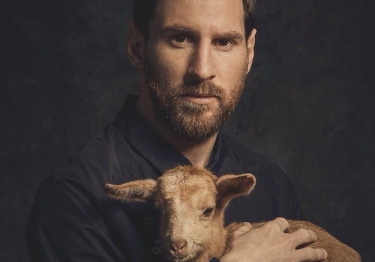 Lionel Messi posó con una cabra por esta razón