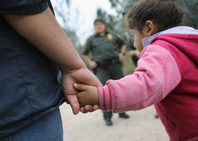 Más de 500 niños ya están con sus familias tras separaciones fronterizas en Estados Unidos