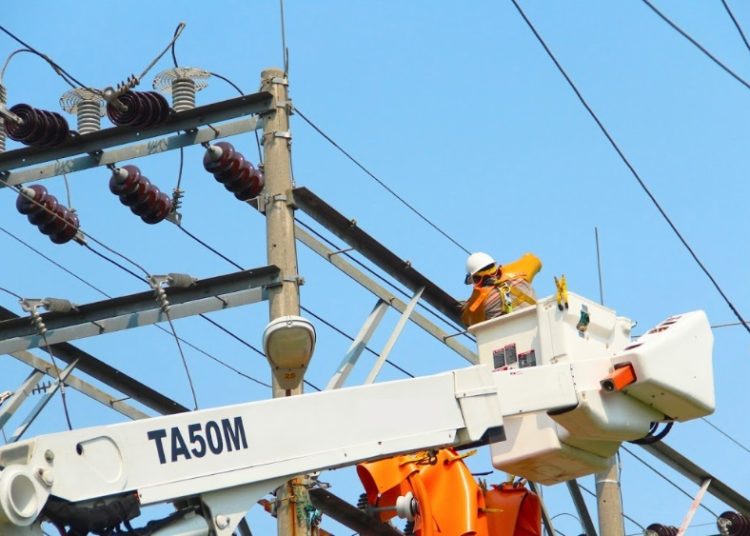 Mejoran servicio de energía eléctrica en Sonsonate