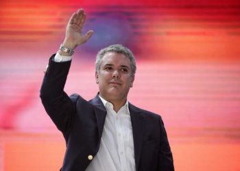 Iván Duque se impone a Petro en las presidenciales de Colombia