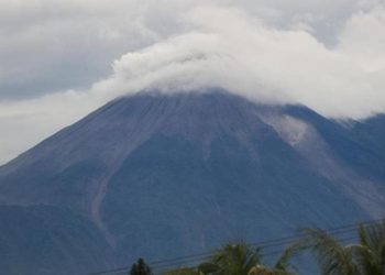 Alerta en Guatemala por el descenso de material del Volcán de Fuego