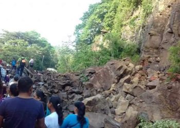 Lluvias de anoche provocan derrumbes en carretera hacia Jujutla