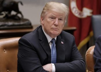 Trump pide deportación inmediata sin comparecencia ante juez