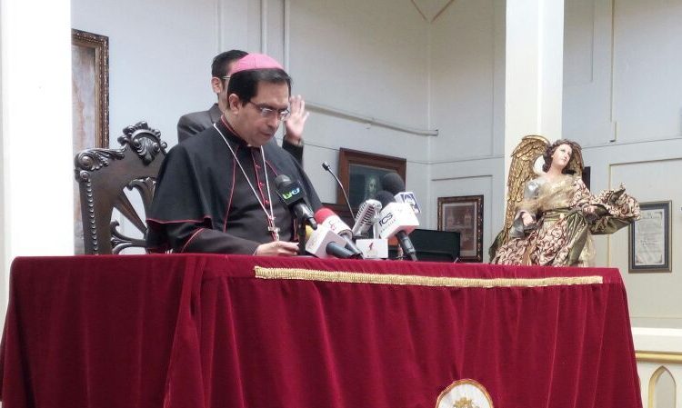 Escobar Alas sobre acusaciones de abuso sexual de uno de sus curas: «Veamos todo esto con ojos de fe»