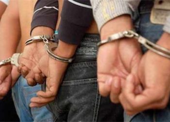 Arrestan a tres agentes de la PNC por golpear a un joven