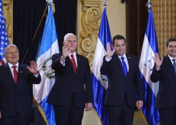 Mike Pence: «Ustedes tienen que respetar nuestra frontera»