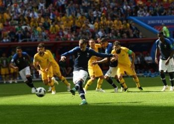 Australia pone en aprietos a Francia en su debut