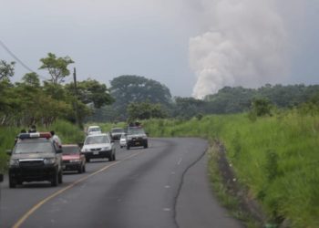 Erupción del volcán de Fuego obliga evacuación de rescatistas y periodistas de la zona cero
