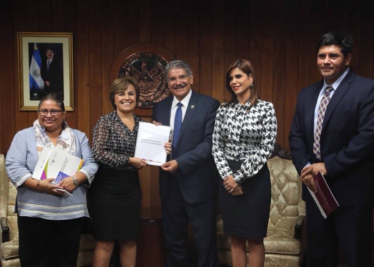 Vanda Pignato pide a diputados sumarse a la alerta no más violencia contra las mujeres