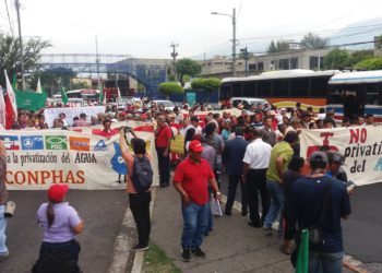 Organizaciones sociales exigen no privatizar el agua
