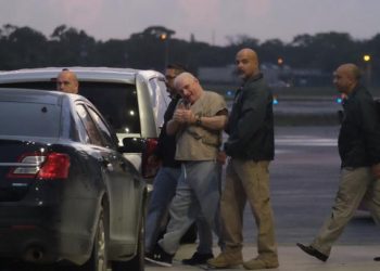 Martinelli grita «viva Panamá» desde la cárcel El Renacer tras ser extraditado