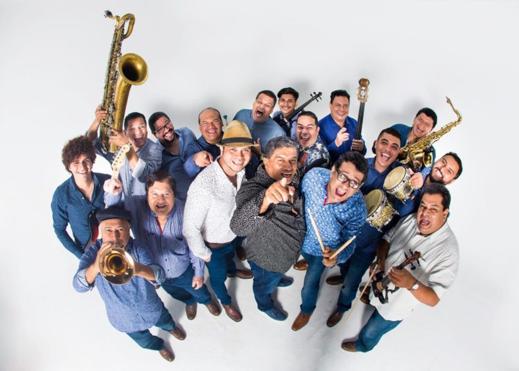 Concierto en vivo del Grupo Matices en Mall Cascadas