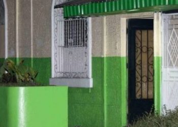 Matan a un hombre en un hospedaje de San Salvador; su acompañante salió a bordo de un taxi