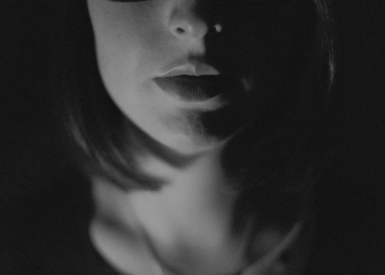 ¡Insólito! Mujer obligó con un machete a su exnovio a tener sexo con ella