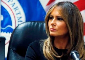 VIDEO: La sentida reacción de Melania Trump ante la foto de un niño inmigrante