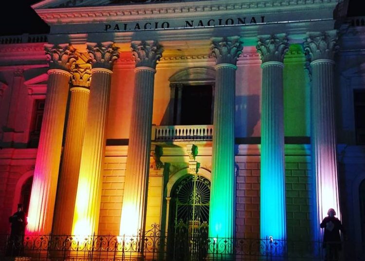 Controversia por colorido en la fachada del Palacio Nacional