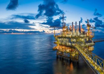 Precios del petróleo caen más de 1.5 por ciento