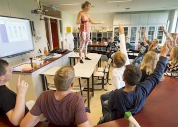 Una profesora fue detenida en Italia por tener sexo con un estudiante de 14 años