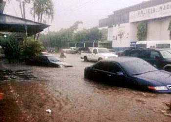 Lluvias inundan ciudad de Santa Ana