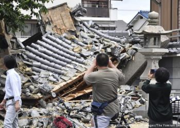 Tres muertos y doscientos heridos deja terremoto en Japón