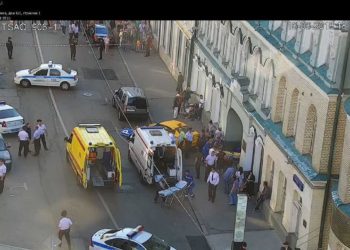 (Video) Un taxista atropella a un grupo de turistas en Moscú