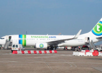 Avión aterriza de emergencia por causa de un ‘hombre apestoso’ que hizo vomitar a los pasajeros