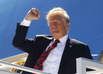 Tildan de racista y peligroso a Donald Trump