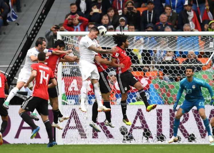 Uruguay sufre para ganar por la mínima a Egipto