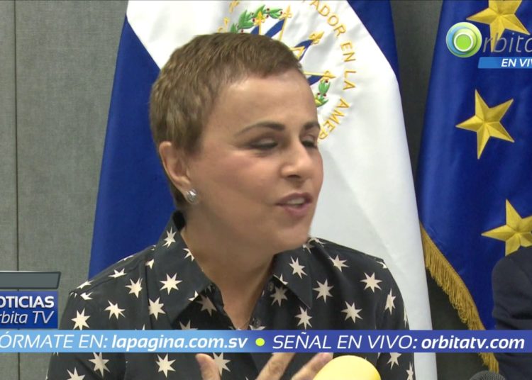 FMLN y sus dirigentes arropan a Vanda Pignato