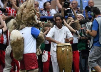 Ronaldinho se roba el show en la clausura del Mundial Rusia 2018