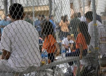 EE.UU. utilizará muestras de ADN para reunir a niños migrantes con sus padres