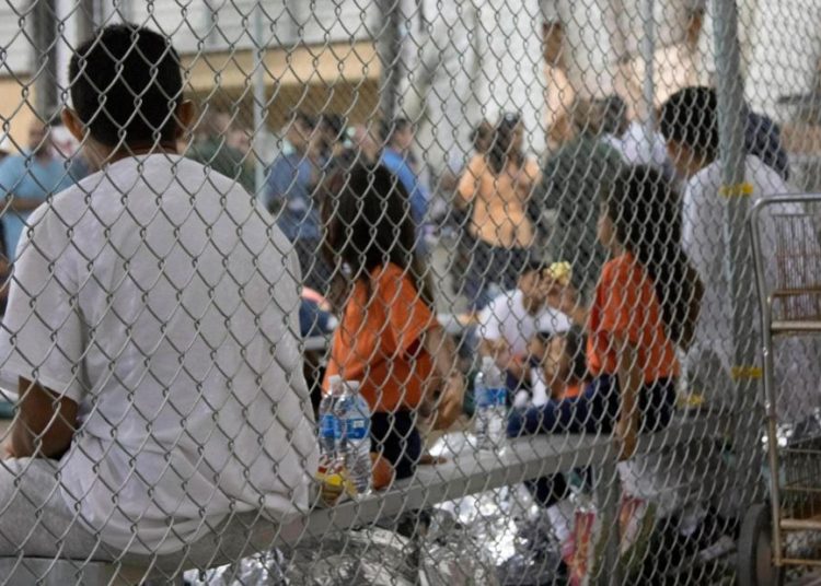 EE.UU. utilizará muestras de ADN para reunir a niños migrantes con sus padres