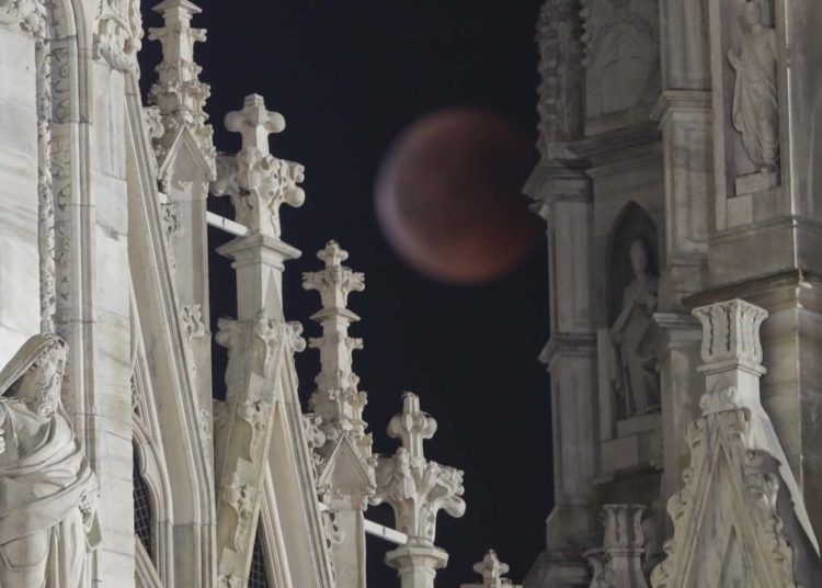 El eclipse lunar en todo su esplendor: Así vivió el mundo la ‘luna sangrienta’