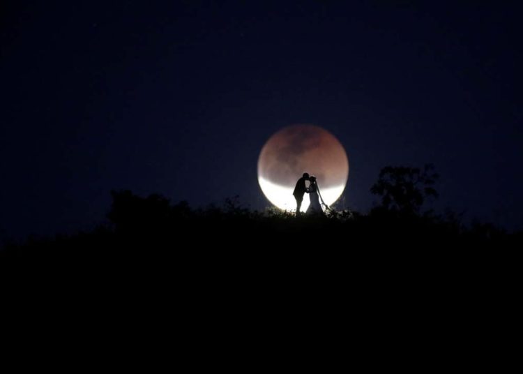 El eclipse lunar en todo su esplendor: Así vivió el mundo la ‘luna sangrienta’