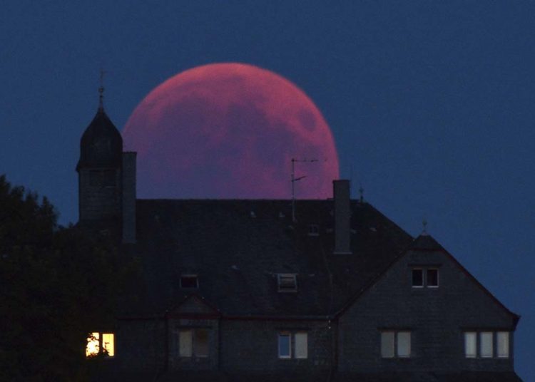 El eclipse lunar en todo su esplendor: Así vivió el mundo la ‘luna sangrienta’