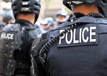 VIDEO: Un policía acribilla a un afroamericano que lo apuñaló sin motivo