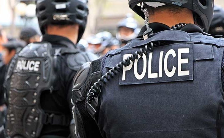 VIDEO: Un policía acribilla a un afroamericano que lo apuñaló sin motivo