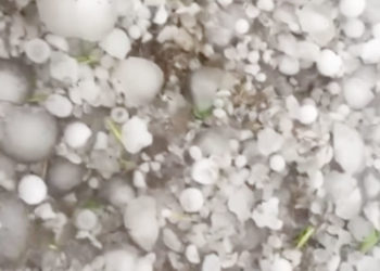 VIDEO: Caen granizos del tamaño de bolas de golf en Rusia