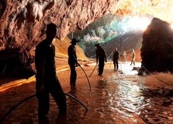 Revelan video de la operación de rescate de los niños atrapados en la cueva