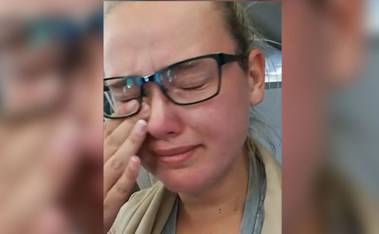 Una estudiante evita que Suecia deporte a un afgano negándose a tomar asiento en el avión