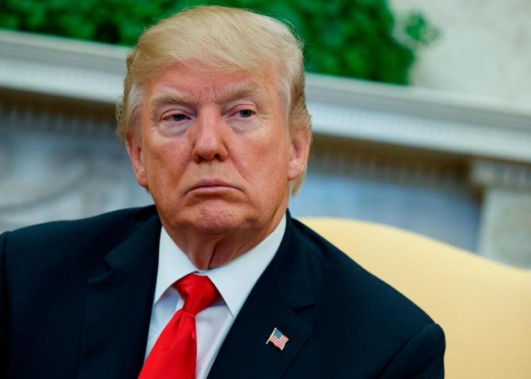 La creadora de la saga de Harry Potter se burla de Donald Trump en Twitter