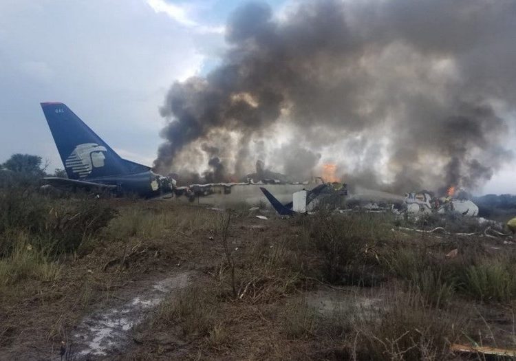 Se desploma avión en aeropuerto de Durango, México