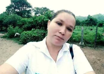 En medio de la consternación, pobladores de Agua Caliente despiden a Blanca Iris, asesinada por su esposo