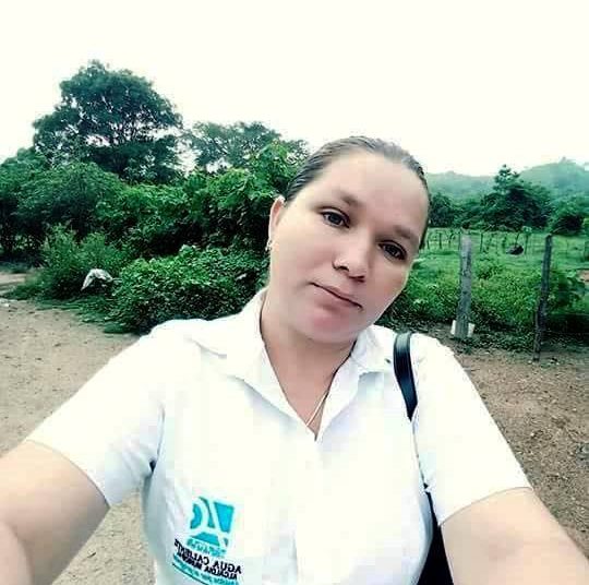 En medio de la consternación, pobladores de Agua Caliente despiden a Blanca Iris, asesinada por su esposo