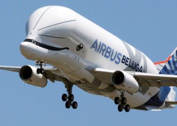 Ya vuela el «avión ballena» gigante