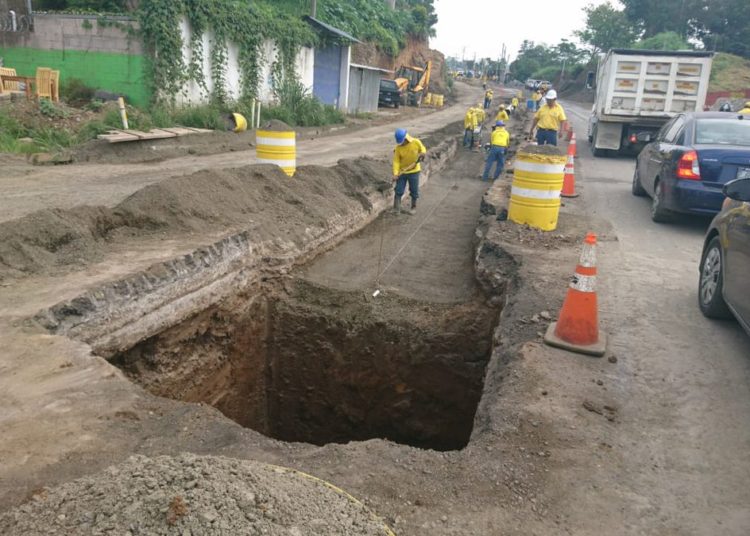 Suspenden obras de ampliación en la carretera el Puerto de La Libertad para evitar dificultades a veraneantes